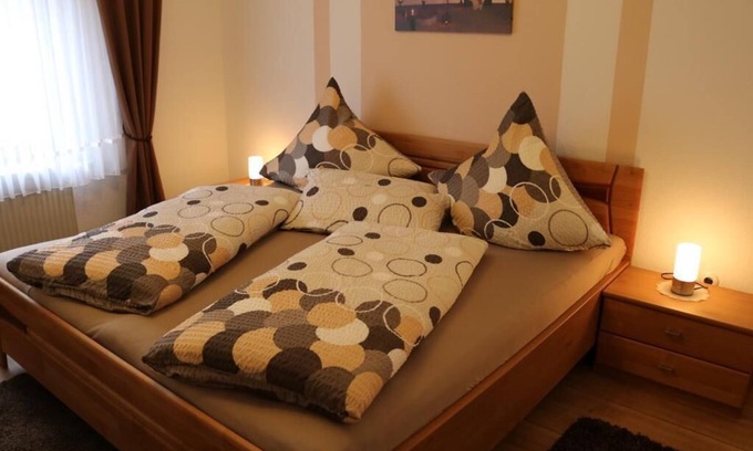 Deudesfeld Apartment | Quiet apartment Blumenhaus Weiler - 2 people.