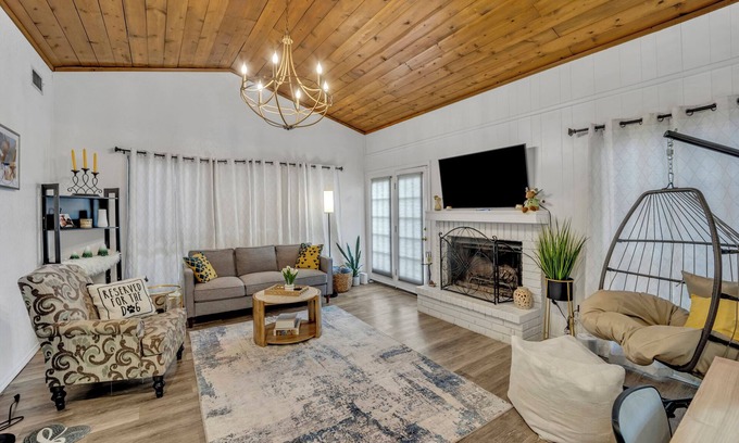 North Arlington House | Quiet Casa Felice, fully furnished, utilities paid , located in N. Arlington