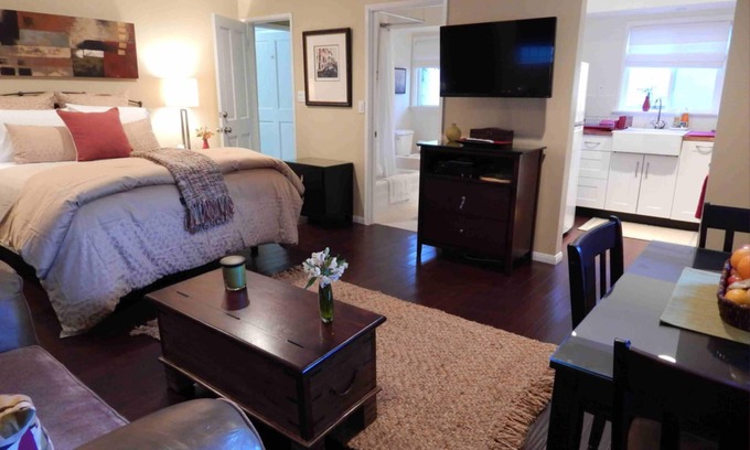 Valley Village Apartment | Quiet Chic Studio Apartment with secure parking In Valley Village.