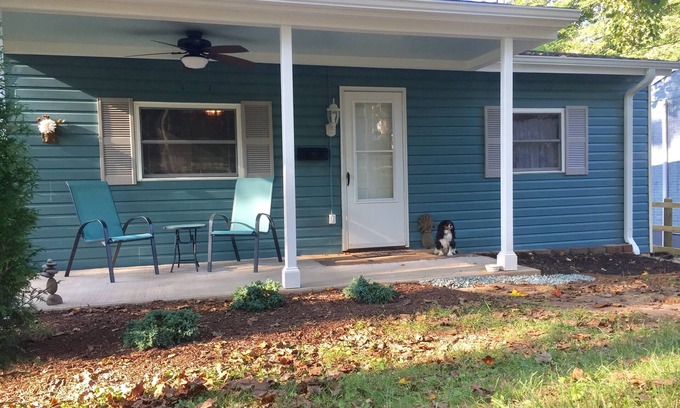 Fry's Spring House | Quiet Comfy Cottage - Super Clean - Equipped for Comfort and Enjoyment!