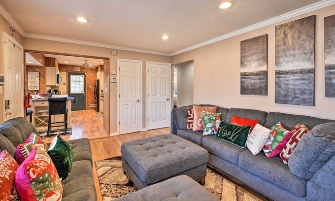 Commack Cottage | Quiet Commack Cottage w/Pool, 8 Mi to Beach!