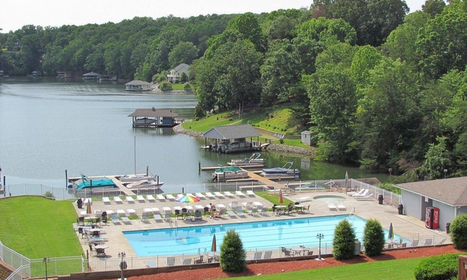 North Shore Condo | Quiet condo (Striper's Landing) on Smith Mountain Lake-RELAX AND REFRESH!