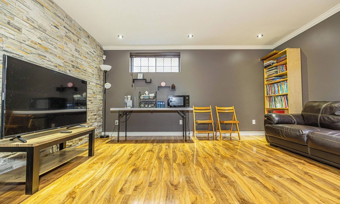 Brossard Apartment | Quiet convenient 2bdr 15min Drive to MTL