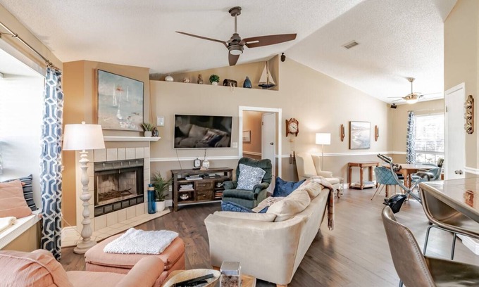 Ferry Pass House | Quiet Cottage by UWF & West Fl Hospital