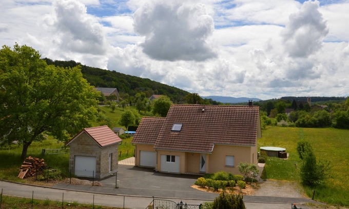 Accolans House | Quiet cottage in the Franche-Comté countryside