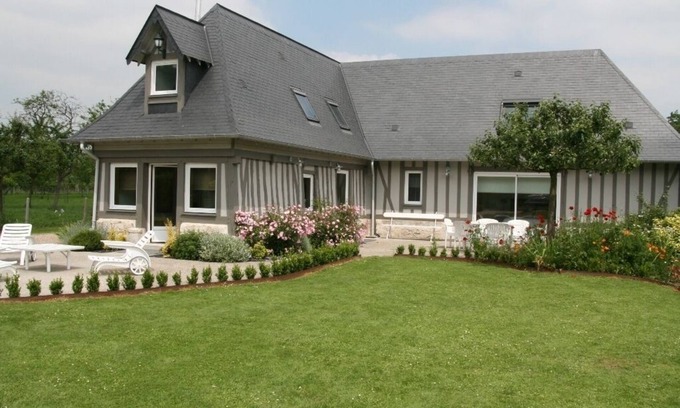 Jumieges Cottage | Quiet cottage in the heart of the loops of the Seine overlooking the Seine.