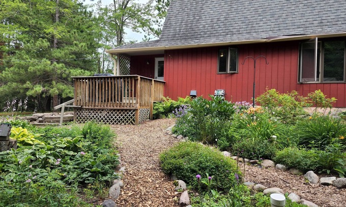 Hibbing Cottage | Quiet Cottage in the Woods on the Edge of Town