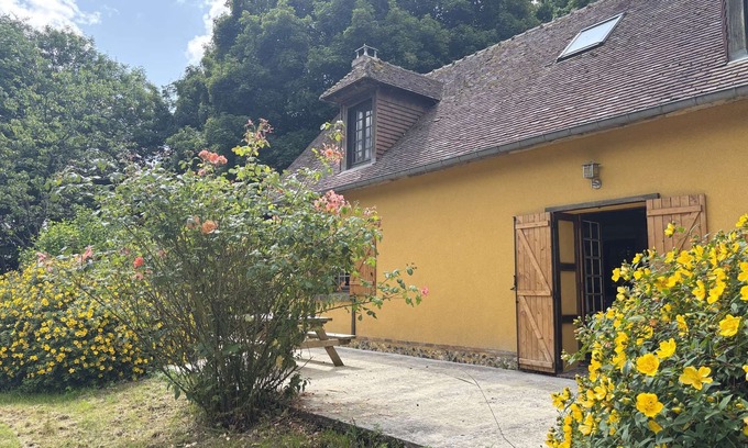 Les Bottereaux House | Quiet country house with garden