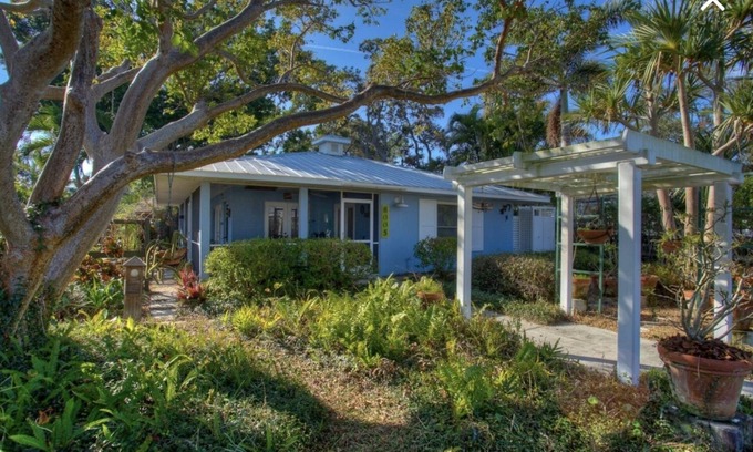 Palma Sola House | Quiet cozy home near Anna Maria Island, Robinson Preserve, Desoto Nt’l Monument