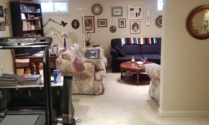Southeast Edmonton House | Quiet crescent, cozy suite, easy road/bus access, TV, cable, Internet