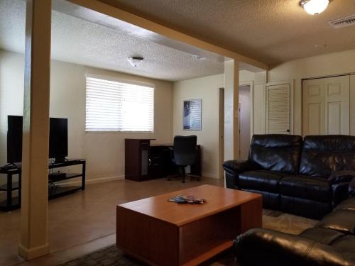 Poets Square House | Quiet Desert Oasis off Swan Rd