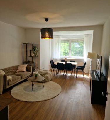 Neuhausen - Nymphenburg Apartment | Quiet Family Apartment - 10 min to Center & Oktoberfest - Free Parking - near Nymphenburg Palace & Botanical garden
