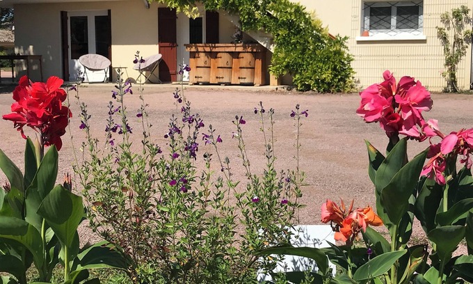 Saint-Martin-Belle-Roche Cabin | Quiet cottage with garden, parking. everything you need to relax!