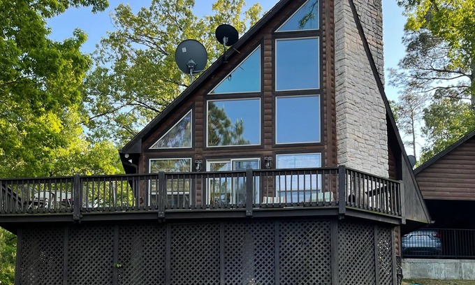 Whispering Hills House | Quiet getaway in the trees