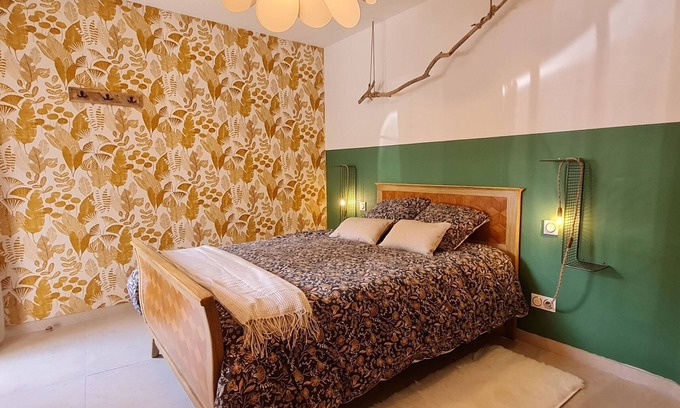 Ormes-et-Ville Bed & Breakfast | Quiet guest room with private entrance and parking in Ormes-et-Ville