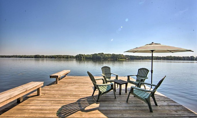 Hawkins House | Quiet Home on Lake Hawkins with Kayaks and Dock!