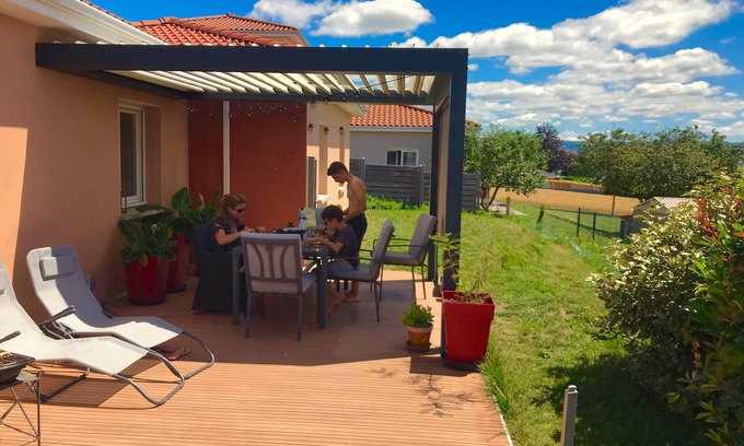 Orbeil House | Quiet house and garden for two near the volcanoes
