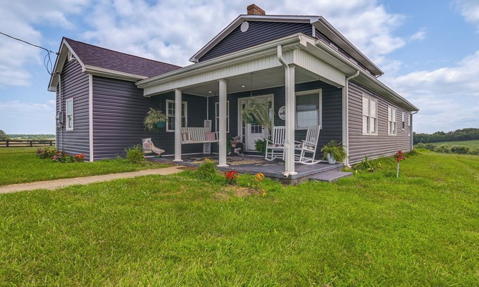 Berry House | Quiet Kentucky Vacation Rental w/Hot Tub