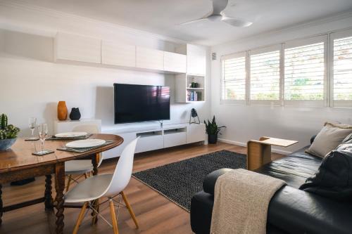 Manly Apartment | Quiet Little Manly 1 bed - 3mins walk Harbour & Beaches