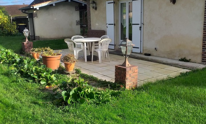 Corneville-sur-Risle House | Quiet location with 700 m garden, riverside. Pets not allowed;