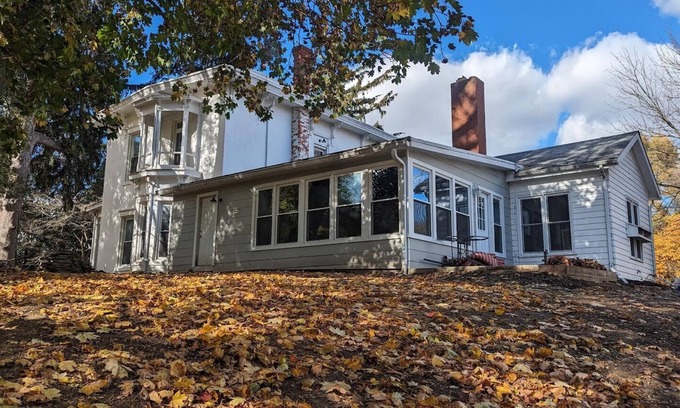 New Haven Huron County House | Quiet pet friendly country home a few miles from Lake Erie & Cedar Point