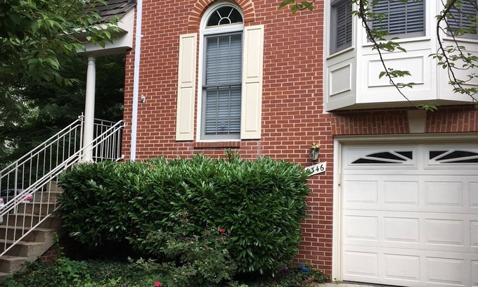 Lake Barcroft House | Quiet & private 3-bedroom close to Arlington/DC