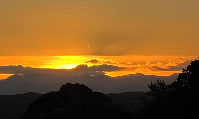 Puketapu Cabin | Quiet, private Cosy Cabin with en-suite. Access to bike paths, river and pub.