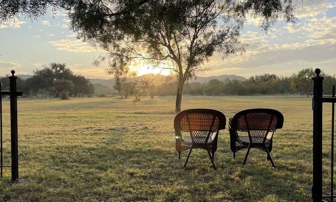 Camp Wood House | Quiet, relaxing getaway on the outskirts of heaven.