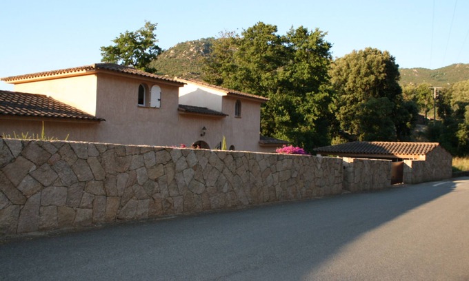 Conca Villa | QUIET RESIDENCE DES CHAMPS SWIMMING POOL