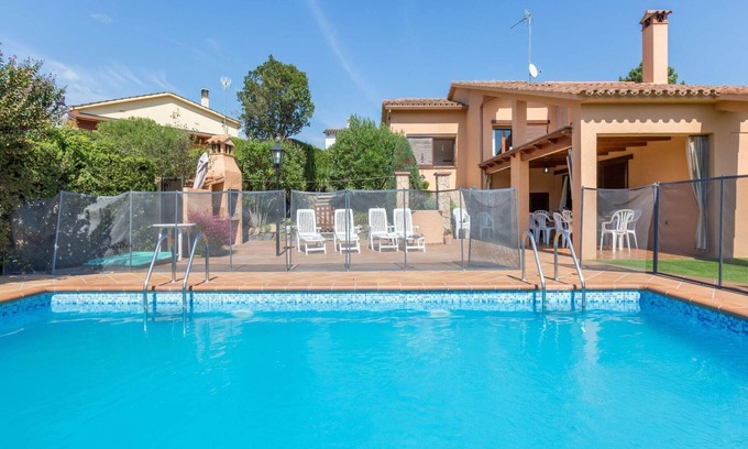Puigventos Villa | Quiet residential villa in Vidreres