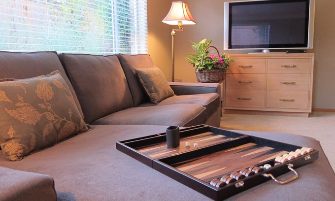 Wallingford Apartment | Quiet residential Wallingford Neighborhood Central