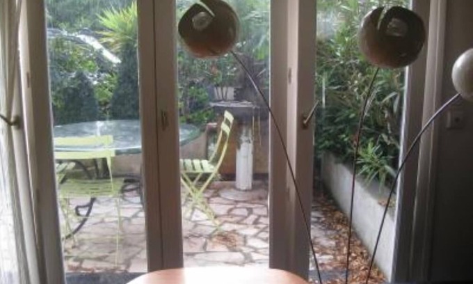 Joinville-le-Pont Apartment | Quiet studio in detached house