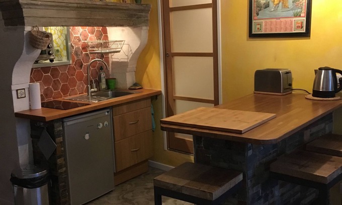Avignon City Centre Apartment | "Quiet" studio historic center Avignon