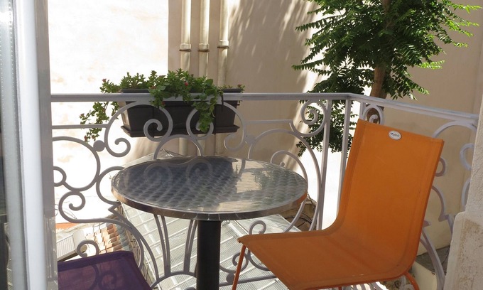 Thiers Apartment | Quiet studio with balcony vieux port canebiere