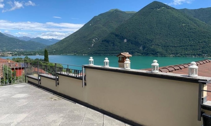Cima House | Quiet sunny apartment with great panoramic terrace.