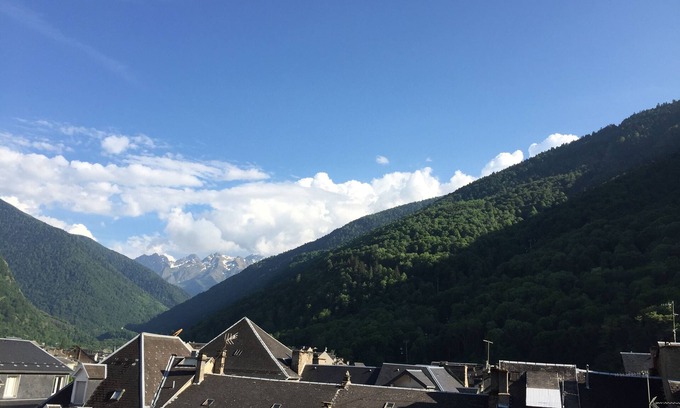 Bagneres-de-Luchon Apartment | Quiet T2 Bis in the center of Bagneres-de-Luchon with balcony and garage