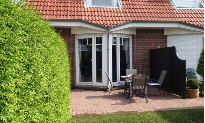 Dornumergrode House | Quiet vacation home offers a wonderful view of the dyke and many sports and leisure activities