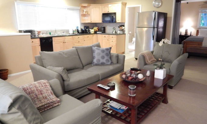 Valley Village Apartment | Quiet Valley Village, 1 BR, 1 BA, apartment, located near Universal & Hollywood
