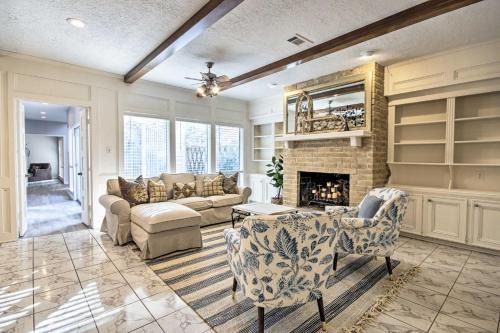 Memorial House | Quiet West Houston Home with Patio, Walk to Shops!