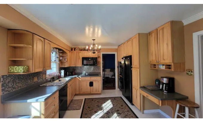 Manassas House | Quiet Wooded Retreat - Cohosted by Chau and John