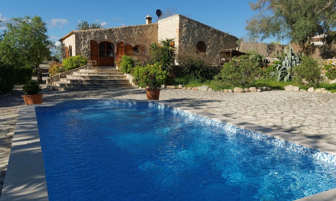 Montuiri House | Quietly located natural stone finca with guest house pool + garden for 6 people