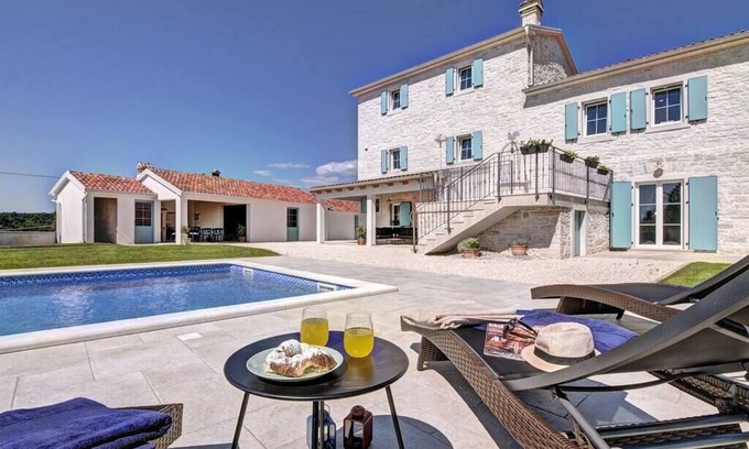 Kanfanar Villa | Quietly situated villa with pool for 9 persons
