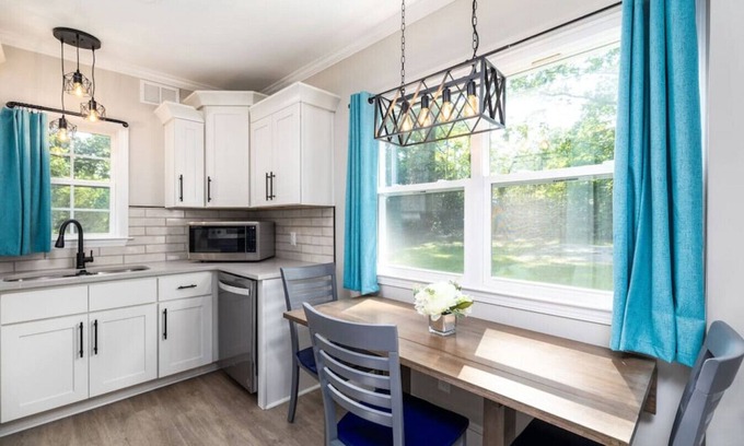 High Point House | Quietude Place · Stylish 2 Bedroom House with Full Kitchen