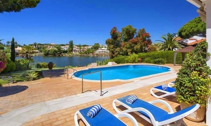 Almancil Villa | Quinta do Lago villa with stunning lake views SD30 - Almancil, Algarve