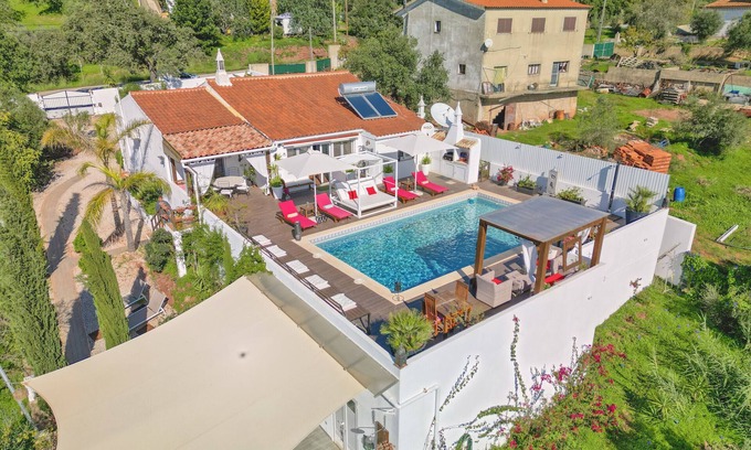 Loule Villa | Quinta do Mundo - Charming farm house with jacuzzi and private pool!