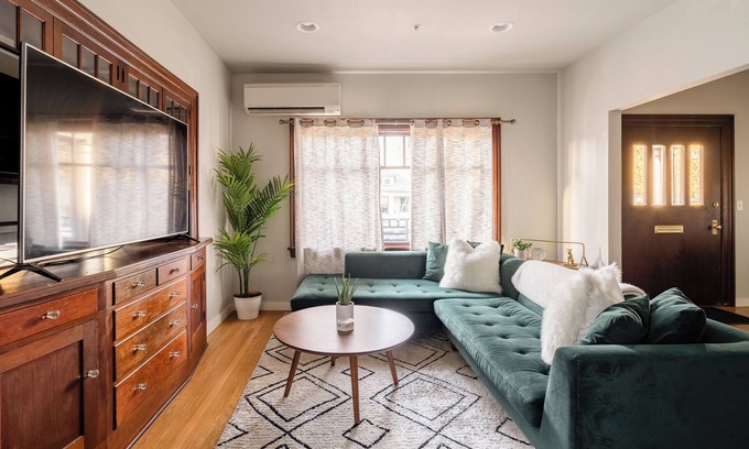 Kerns House | Quintessential 2BR Craftsman