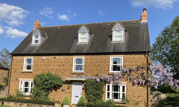 Blakesley House | Quintessential English village House 4 miles from Silverstone circuit, sleeps 8.