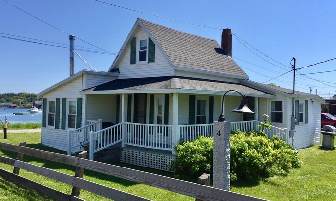 Mid-Coast and Islands Cottage | Quintessential Maine cottage overlooking the Cribstone Bridge with nearby beach access!