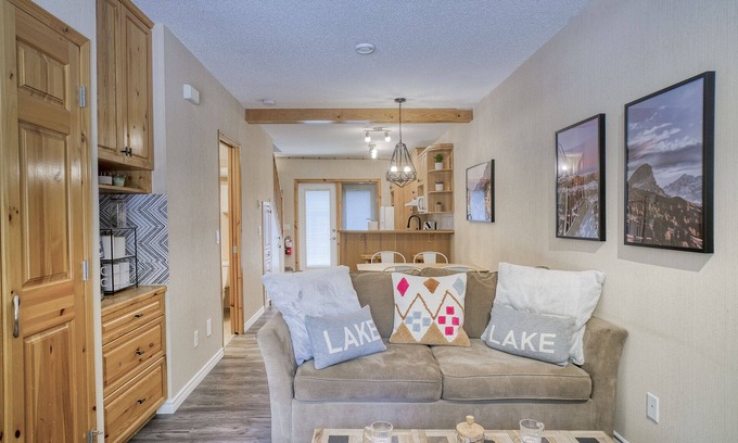 Harvie Heights House | Quite Townhome w/2BR&2BATH- Rocky Mtn Getaway