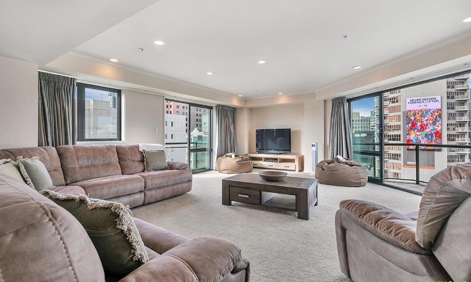 Auckland Central Business District Apartment | QV Front Stage City Lights(1113)